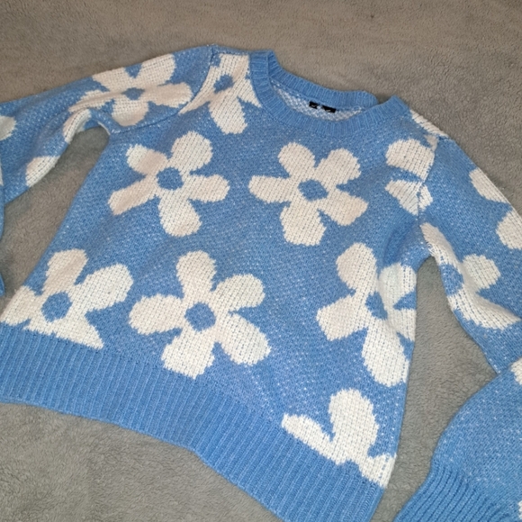 Floral Soft Sweater - Picture 5 of 10